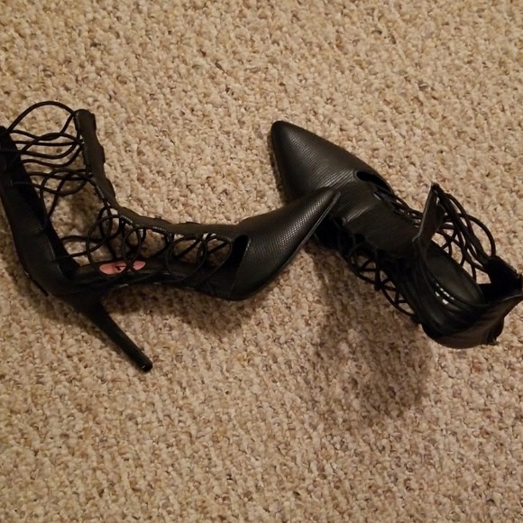 Heels - Picture 3 of 4